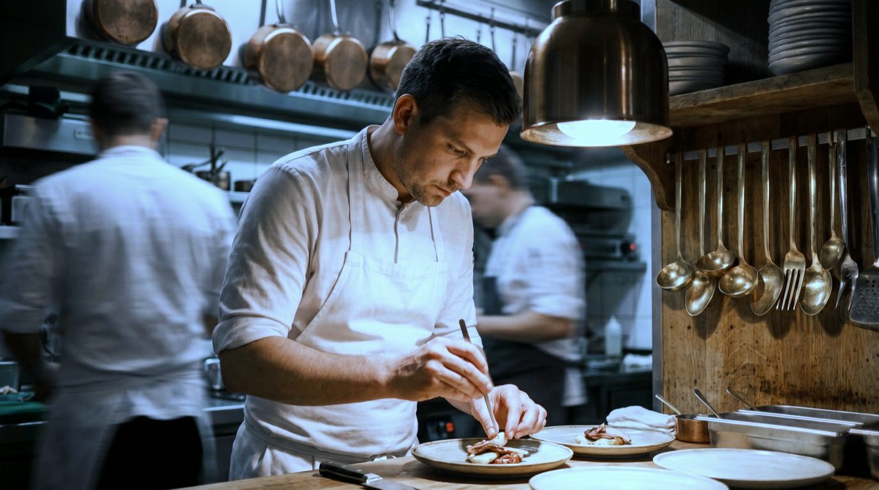 Restaurant 2026: Wenn KI Reservierung, Einkauf und Personal verbindet