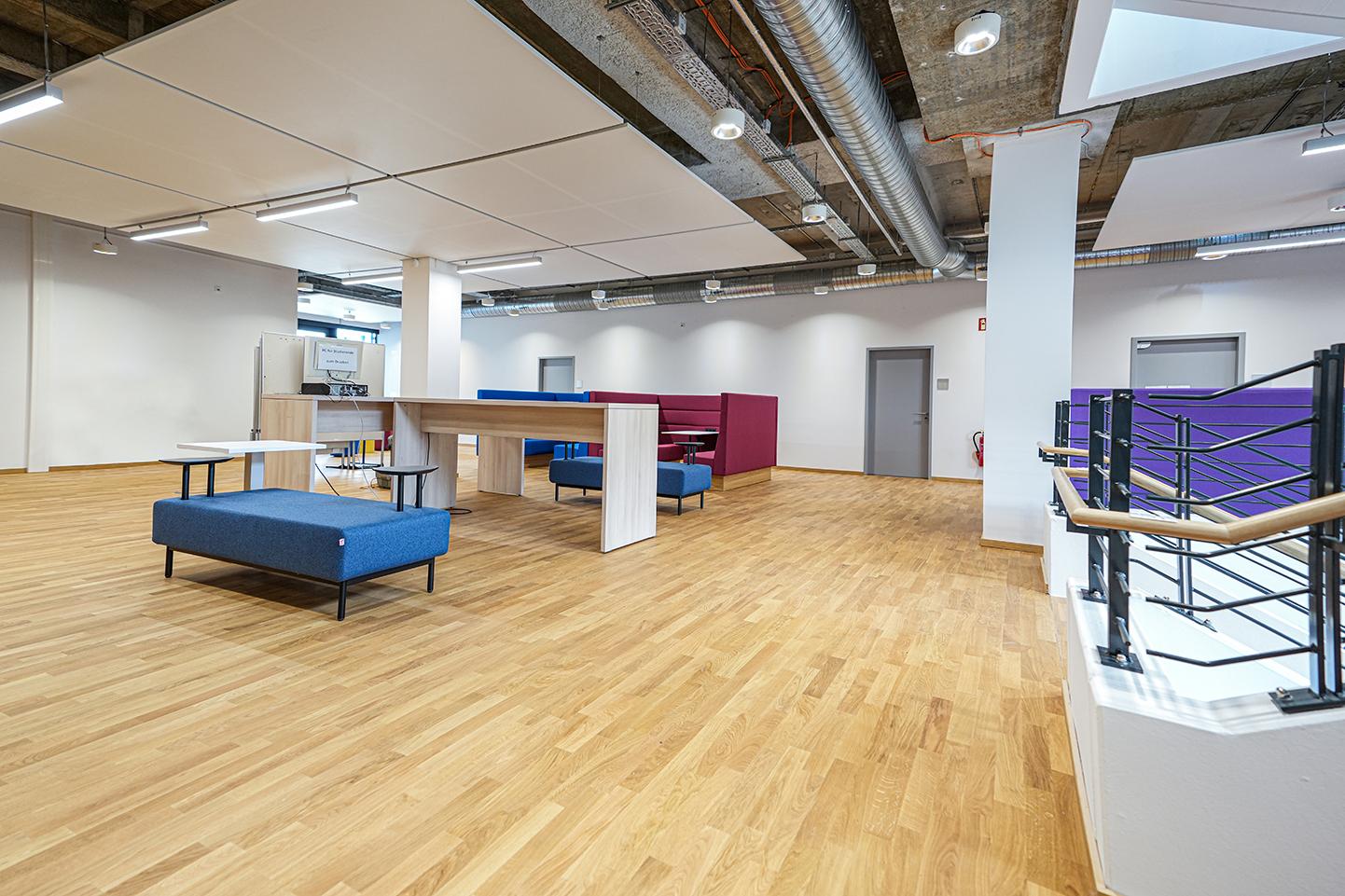 Dozentenbüro mit ergonomischem Arbeitsplatz